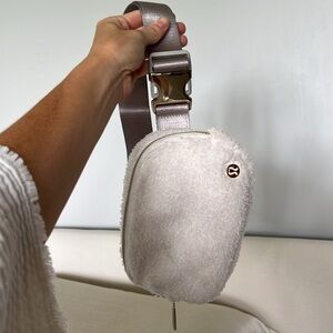 LULULEMON | Sherpa Belt Bag